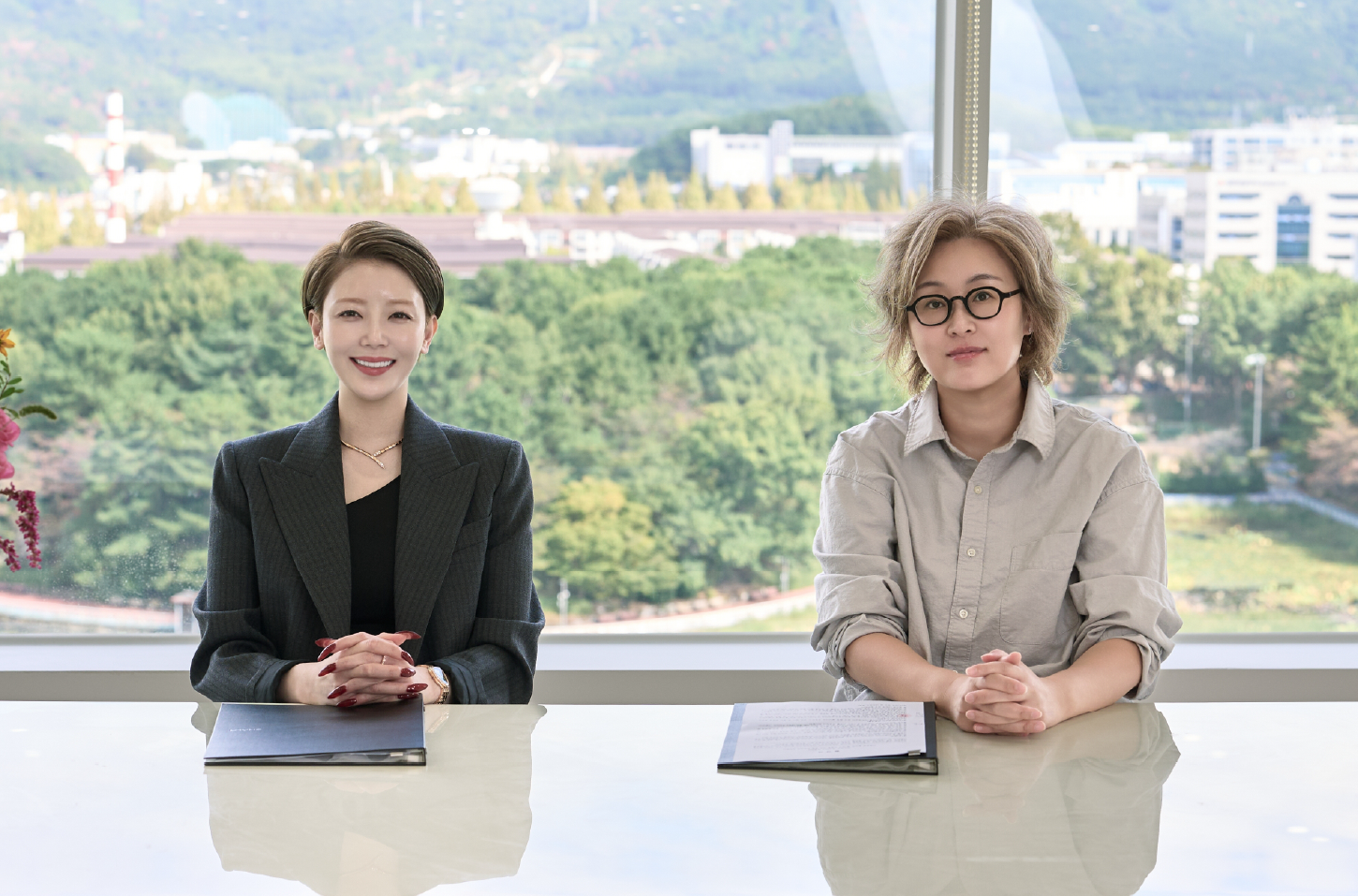 샤아트컴퍼니·샤갤러리·샤홀딩스 박진희 대표, 아트경남과 미술문화 활성화 위한 업무협약 체결